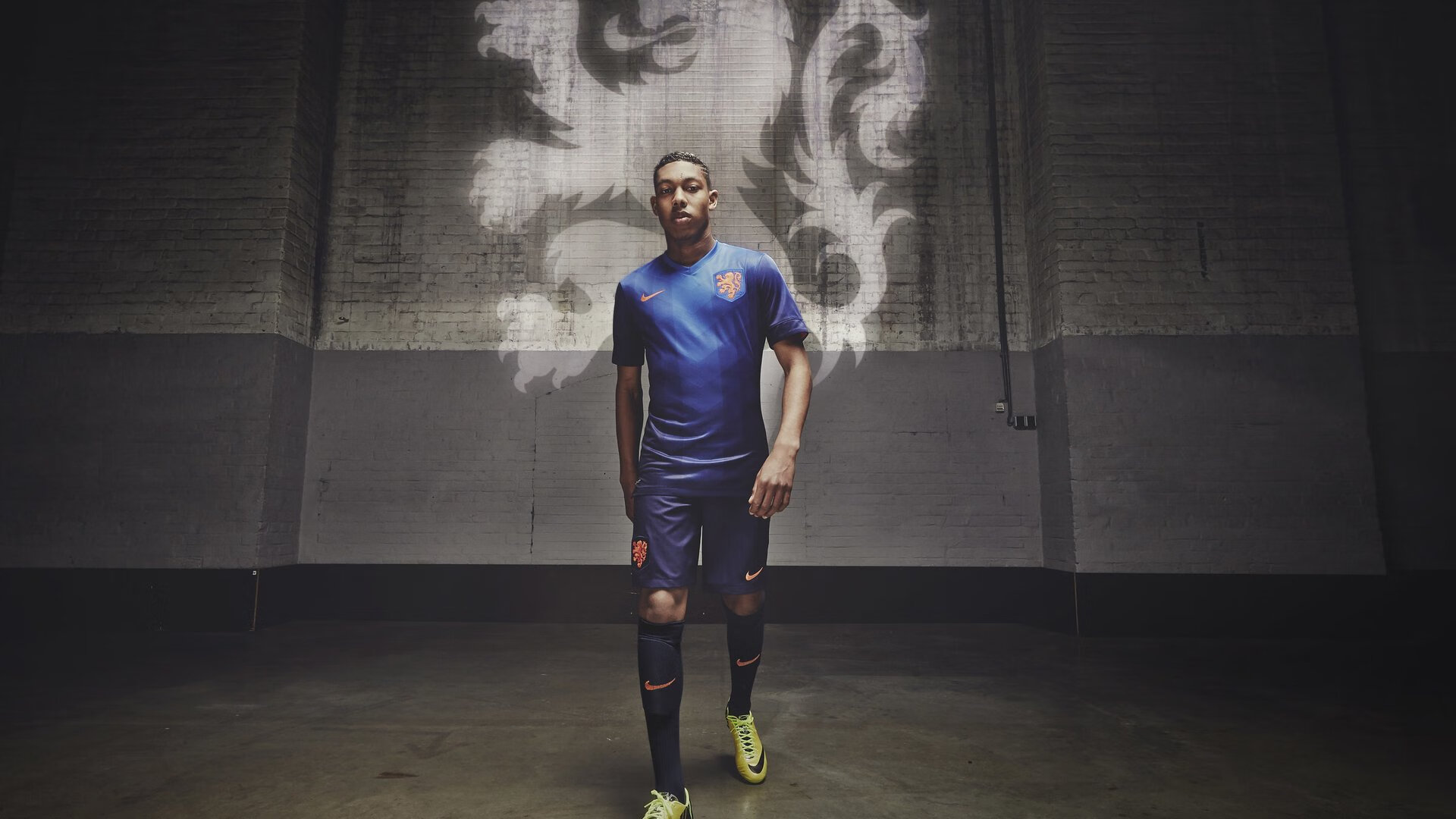 全国滑板锦标赛街式赛场 年仅14岁选手夺冠震撼全场